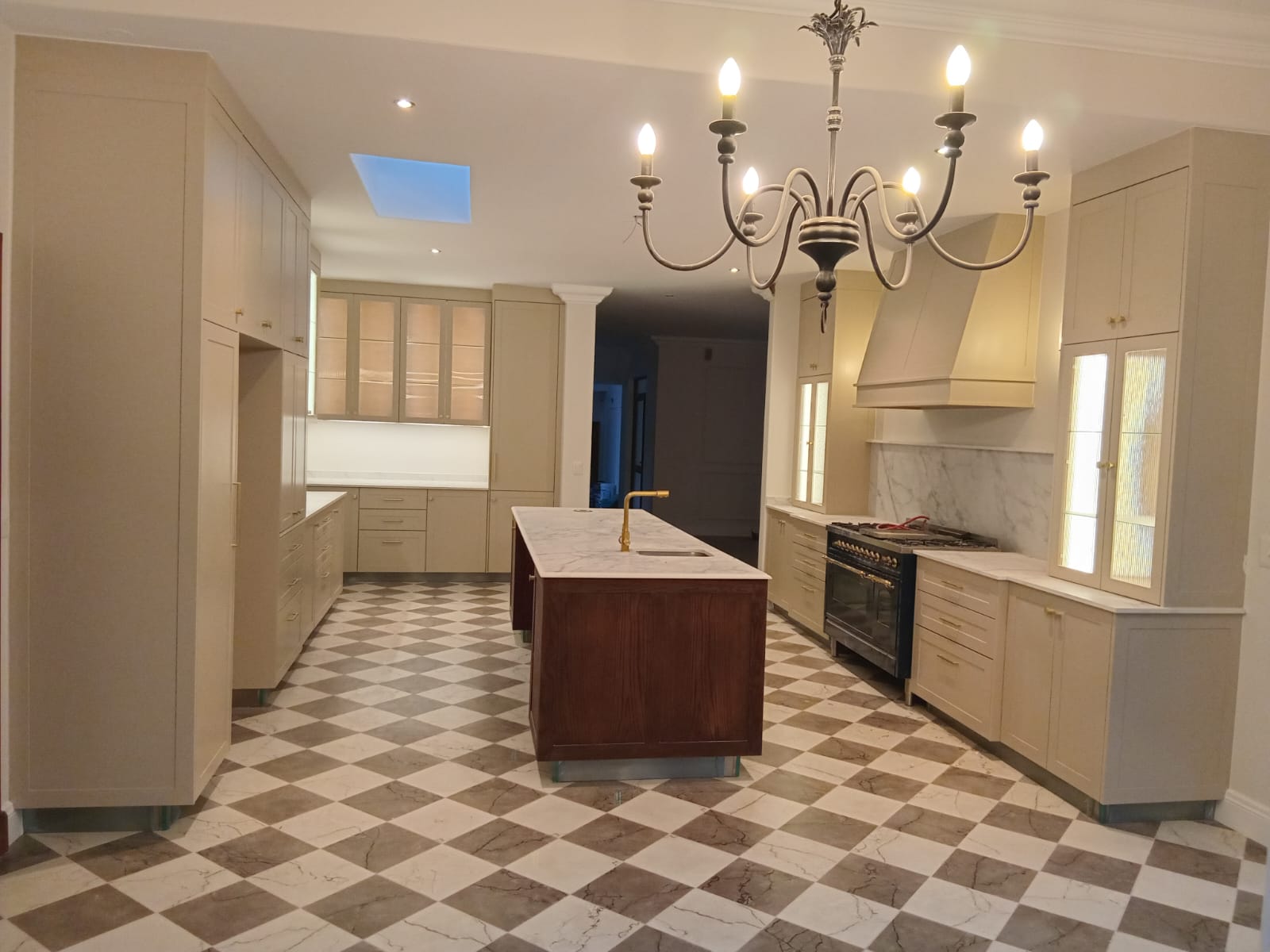 Fitted wardrobe by Guy Konzi