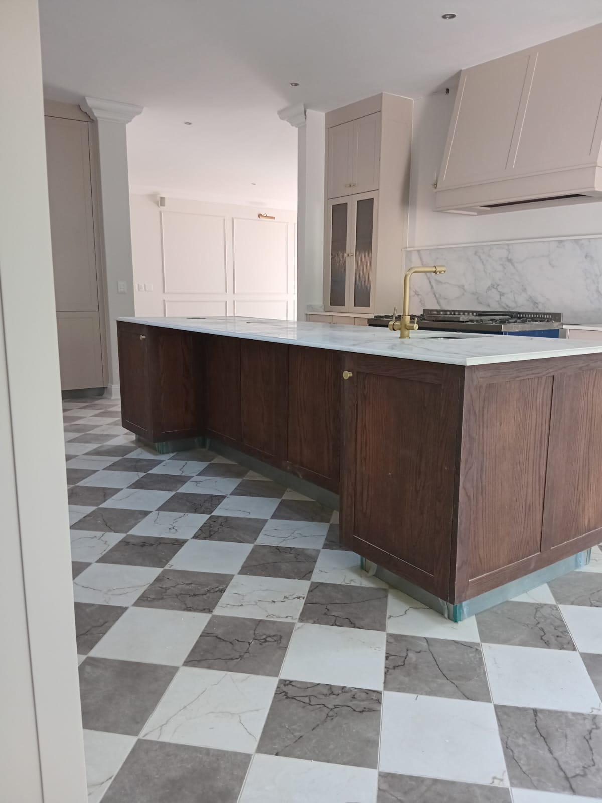Dark kitchen